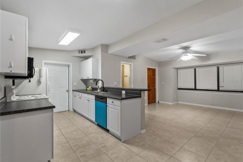 House in Port Charlotte, Florida 3 bedrooms, 110.46 sq.m. № 2223118 - photo 11