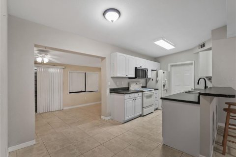 House in Port Charlotte, Florida 3 bedrooms, 110.46 sq.m. № 2223118 - photo 6