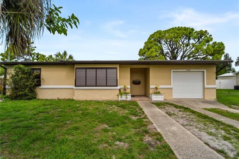 House in Port Charlotte, Florida 3 bedrooms, 110.46 sq.m. № 2223118