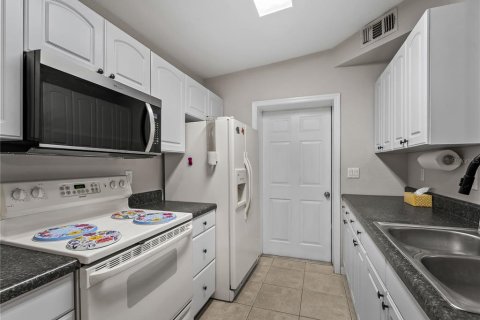 House in Port Charlotte, Florida 3 bedrooms, 110.46 sq.m. № 2223118 - photo 13