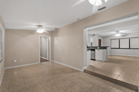 House in Port Charlotte, Florida 3 bedrooms, 110.46 sq.m. № 2223118 - photo 15