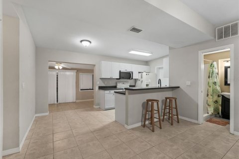 House in Port Charlotte, Florida 3 bedrooms, 110.46 sq.m. № 2223118 - photo 8