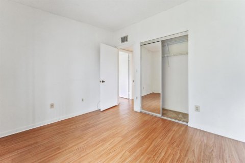 Copropriété à louer à Tamarac, Floride: 2 chambres, 76.83 m2 № 2439251 - photo 3