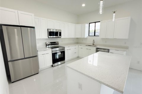 Купить виллу или дом в Кейп-Корал, Флорида 4 комнаты, 176.89м2, № 2312608 - фото 18