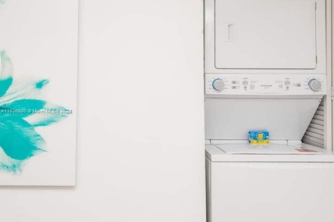 Купить кондоминиум в Халландейл-Бич, Флорида 2 спальни, 94.76м2, № 2053650 - фото 16