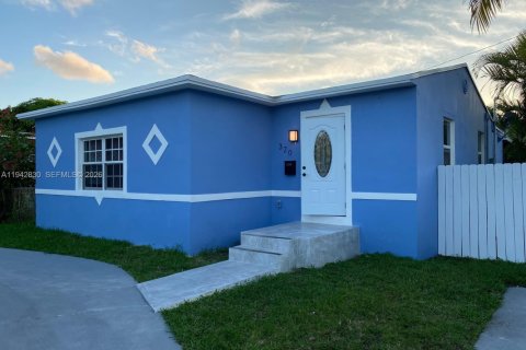 Villa ou maison à Hollywood, Floride 2 chambres, 98.76 m2 № 2000159