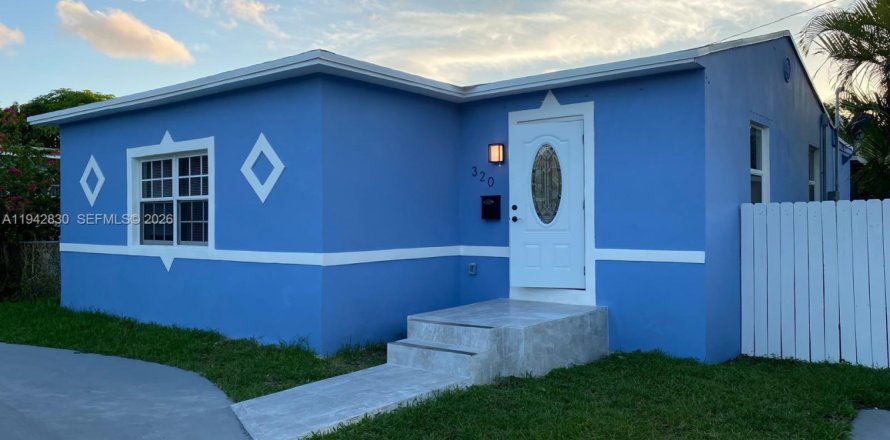 Villa ou maison à Hollywood, Floride 2 chambres, 98.76 m2 № 2000159