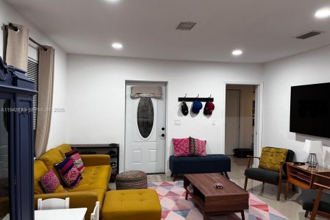 Villa ou maison à louer à Hollywood, Floride: 2 chambres, 98.76 m2 № 2000159 - photo 5