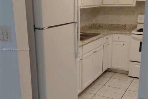 Condo in North Lauderdale, Florida, 3 bedrooms № 1942477 - photo 3