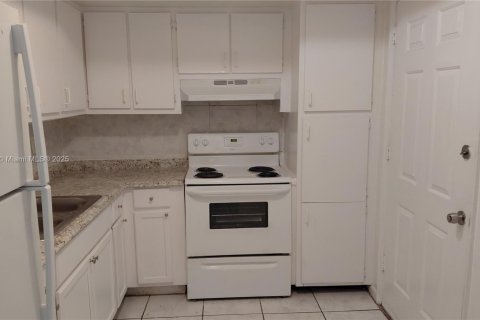 Condo in North Lauderdale, Florida, 3 bedrooms № 1942477 - photo 5