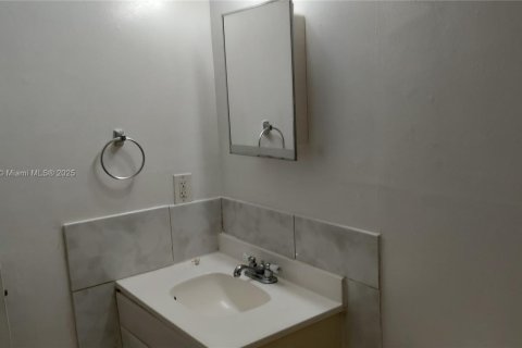 Condo in North Lauderdale, Florida, 3 bedrooms № 1942477 - photo 16
