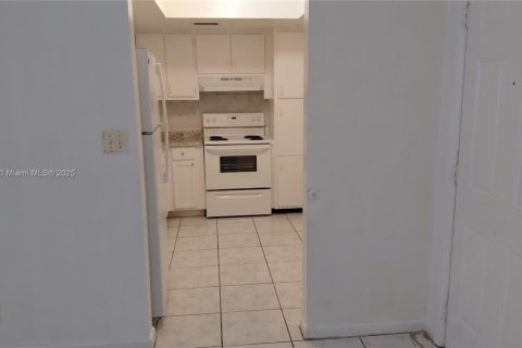 Condo in North Lauderdale, Florida, 3 bedrooms № 1942477 - photo 1