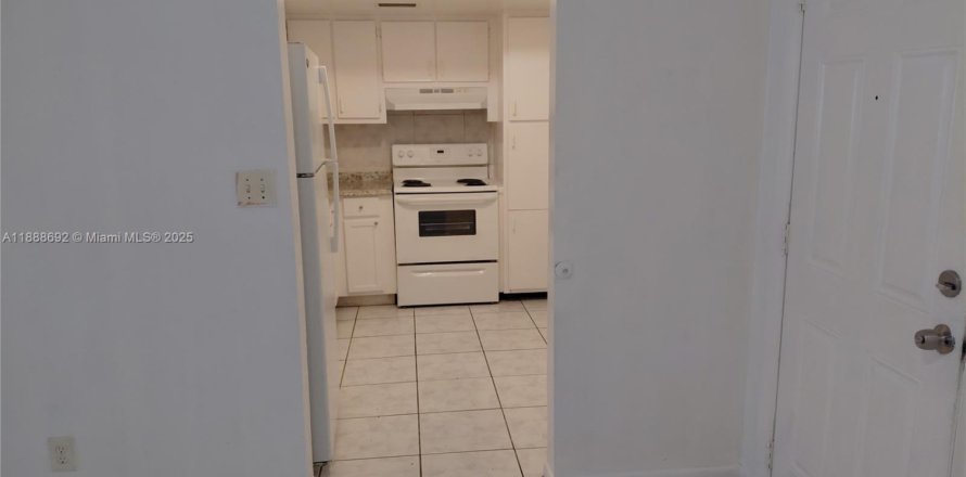 Condo in North Lauderdale, Florida, 3 bedrooms № 1942477