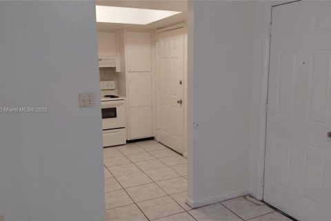 Condo in North Lauderdale, Florida, 3 bedrooms № 1942477 - photo 4