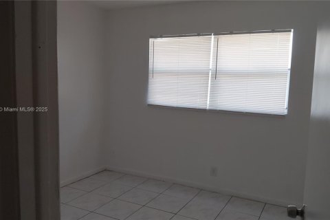 Condo in North Lauderdale, Florida, 3 bedrooms № 1942477 - photo 25