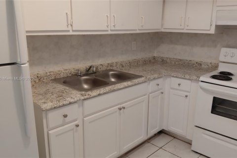 Condo in North Lauderdale, Florida, 3 bedrooms № 1942477 - photo 6