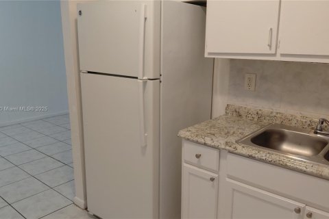 Condo in North Lauderdale, Florida, 3 bedrooms № 1942477 - photo 7
