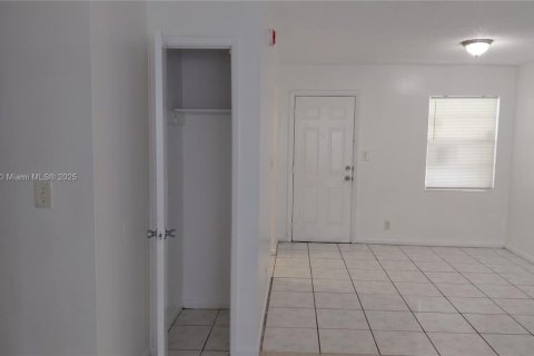 Condo in North Lauderdale, Florida, 3 bedrooms № 1942477 - photo 12