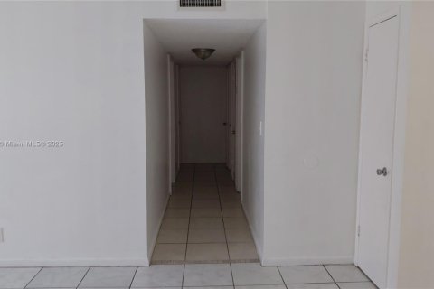 Condo in North Lauderdale, Florida, 3 bedrooms № 1942477 - photo 11