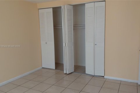 Condo in North Lauderdale, Florida, 3 bedrooms № 1942477 - photo 17