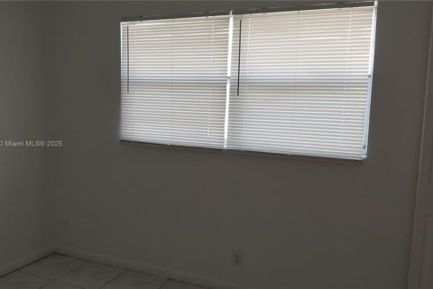 Condo in North Lauderdale, Florida, 3 bedrooms № 1942477 - photo 27