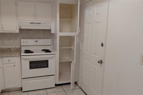 Condo in North Lauderdale, Florida, 3 bedrooms № 1942477 - photo 29