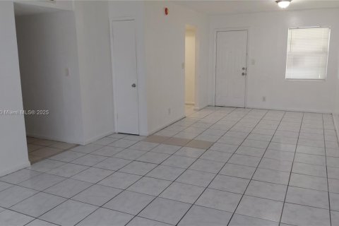 Condo in North Lauderdale, Florida, 3 bedrooms № 1942477 - photo 9