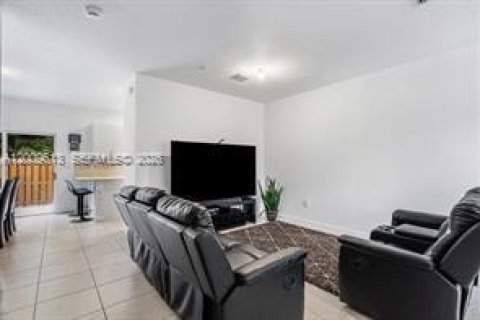 Adosado en venta en Lauderhill, Florida, 3 dormitorios, 132.48 m2 № 2076308 - foto 5