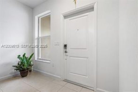 Adosado en venta en Lauderhill, Florida, 3 dormitorios, 132.48 m2 № 2076308 - foto 2