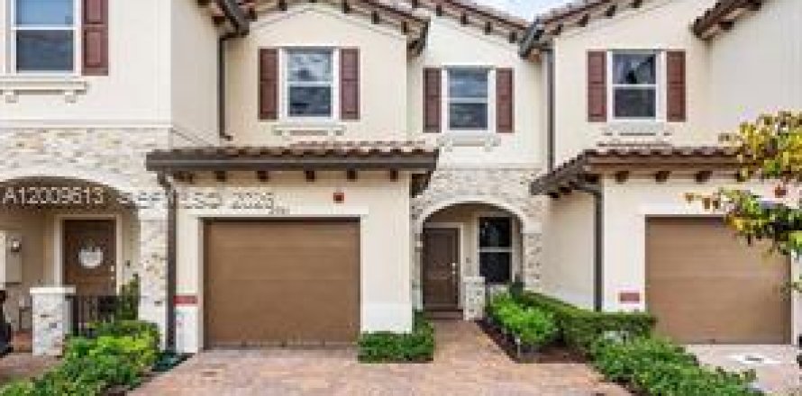 Adosado en Lauderhill, Florida 3 dormitorios, 132.48 m2 № 2076308
