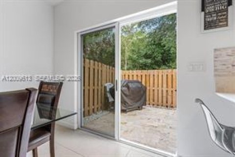 Adosado en venta en Lauderhill, Florida, 3 dormitorios, 132.48 m2 № 2076308 - foto 7