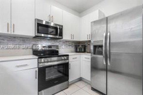 Adosado en venta en Lauderhill, Florida, 3 dormitorios, 132.48 m2 № 2076308 - foto 3