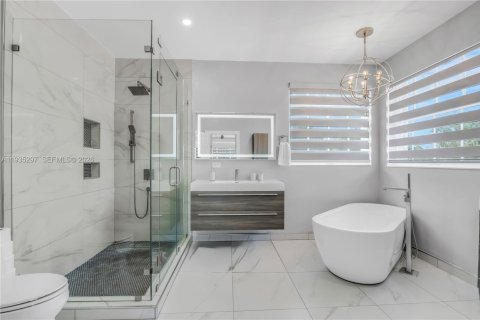 Casa en venta en Miramar, Florida, 5 dormitorios, 286.14 m2 № 2006438 - foto 28