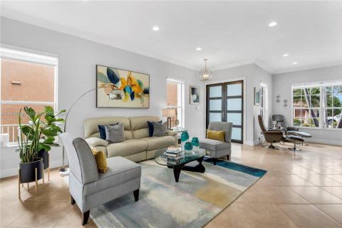 Casa en venta en Miramar, Florida, 5 dormitorios, 286.14 m2 № 2006438 - foto 12