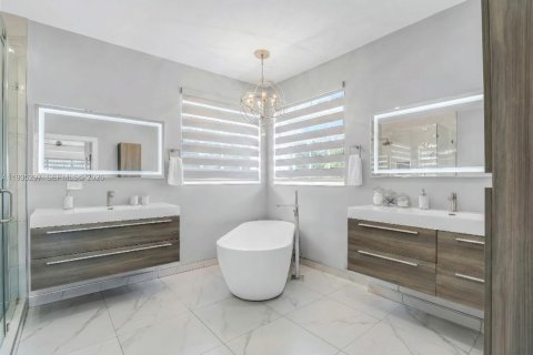 Casa en venta en Miramar, Florida, 5 dormitorios, 286.14 m2 № 2006438 - foto 27