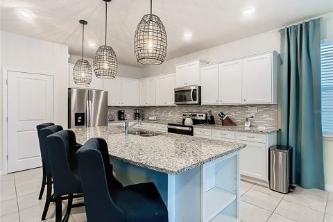 House in Davenport, Florida 8 bedrooms, 373.93 sq.m. № 2111294 - photo 9