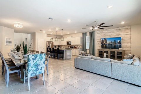 House in Davenport, Florida 8 bedrooms, 373.93 sq.m. № 2111294 - photo 6