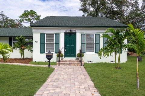Commercial property in Saint Petersburg, Florida 4 bedrooms, 160.54 sq.m. № 1743739 - photo 4