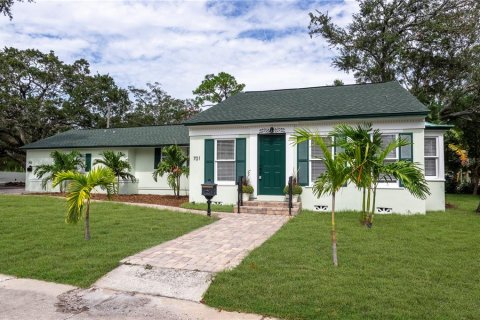 Commercial property in Saint Petersburg, Florida 4 bedrooms, 160.54 sq.m. № 1743739 - photo 3