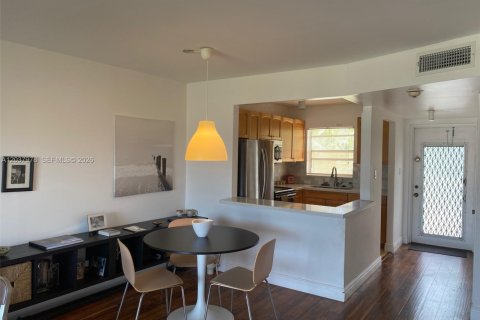 Condo in Sunrise, Florida, 2 bedrooms  № 2188343
