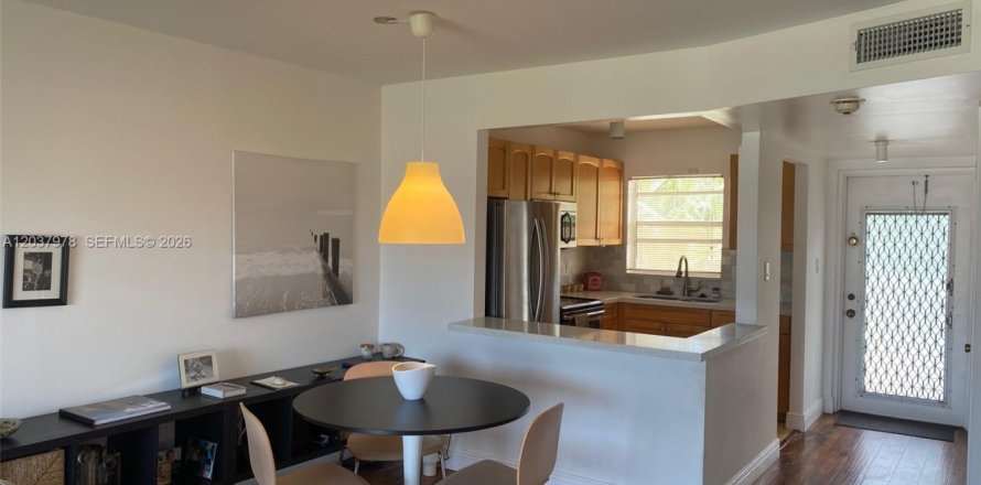 Condo in Sunrise, Florida, 2 bedrooms № 2188343
