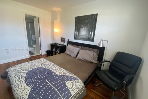 Condo in Sunrise, Florida, 2 bedrooms № 2188343 - photo 10