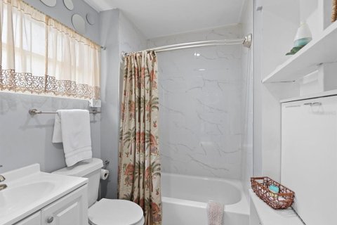 House in Tampa, Florida 2 bedrooms, 102.19 sq.m. № 2200801 - photo 24