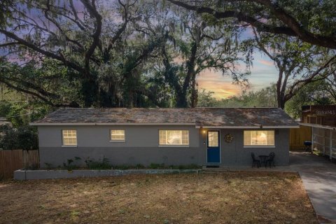 House in Tampa, Florida 2 bedrooms, 102.19 sq.m. № 2200801 - photo 2