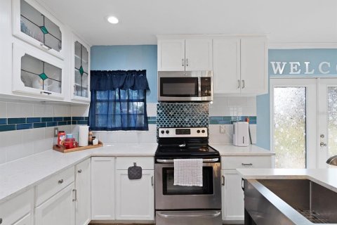 House in Tampa, Florida 2 bedrooms, 102.19 sq.m. № 2200801 - photo 18