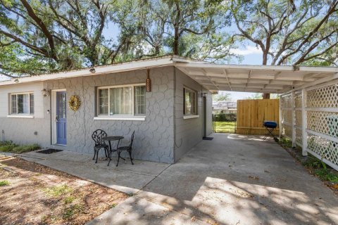 House in Tampa, Florida 2 bedrooms, 102.19 sq.m. № 2200801 - photo 5