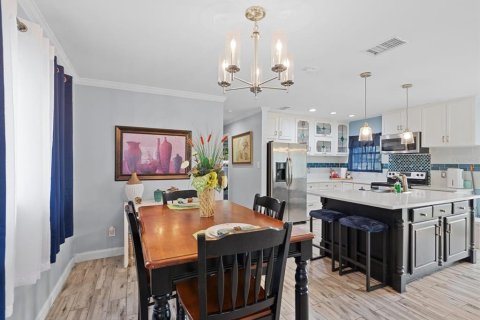 House in Tampa, Florida 2 bedrooms, 102.19 sq.m. № 2200801 - photo 11