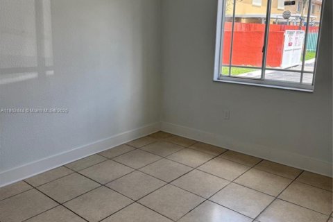 Condo in Hialeah Gardens, Florida, 2 bedrooms  № 1890852 - photo 22
