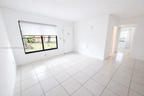 Copropriété à vendre à Hialeah, Floride: 2 chambres, 69.68 m2 № 2023599 - photo 5