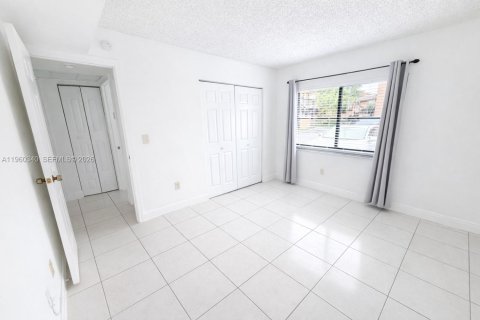 Copropriété à vendre à Hialeah, Floride: 2 chambres, 69.68 m2 № 2023599 - photo 14